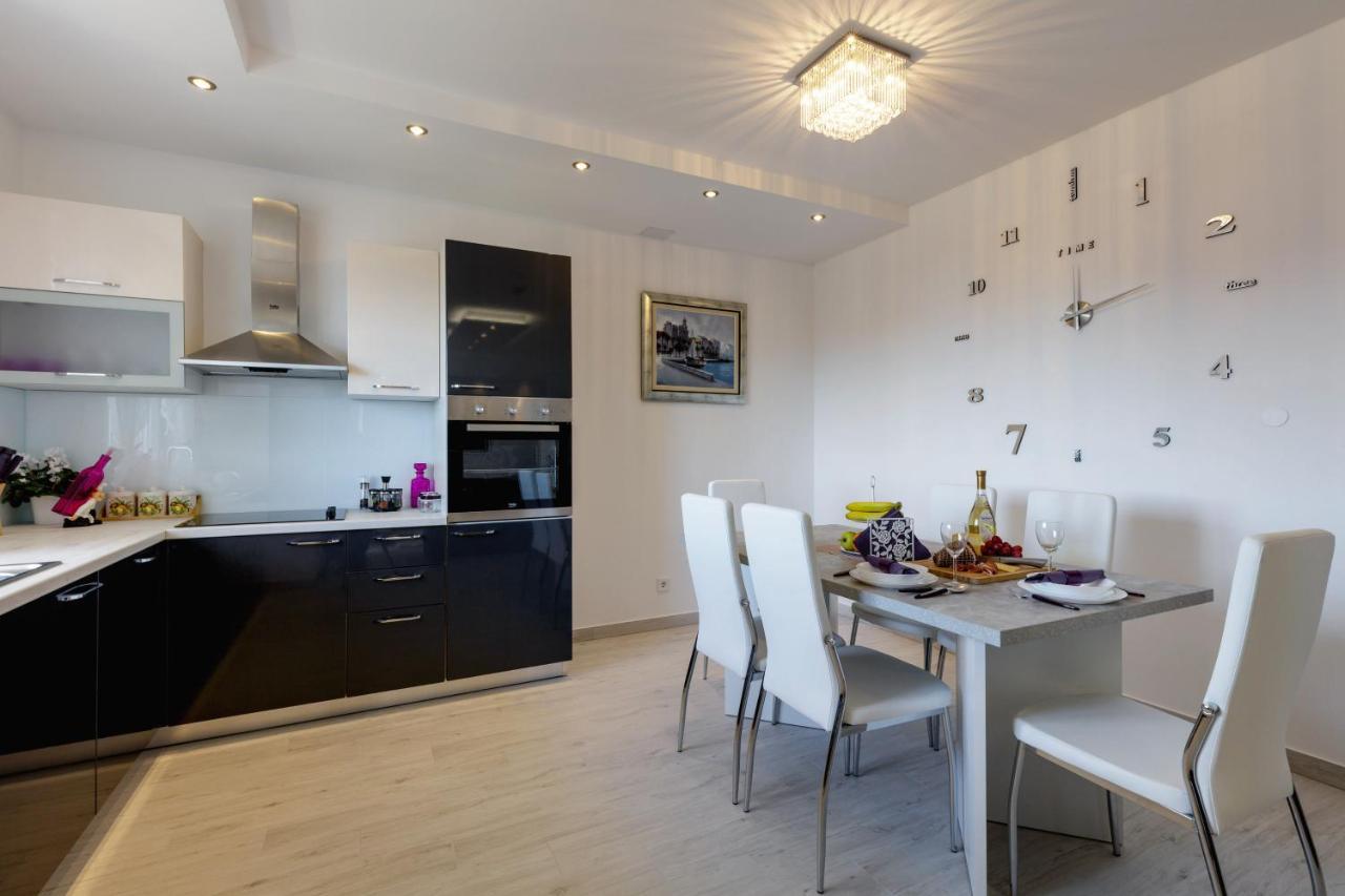 דירות ספליט Sunny Garden Adria מראה חיצוני תמונה