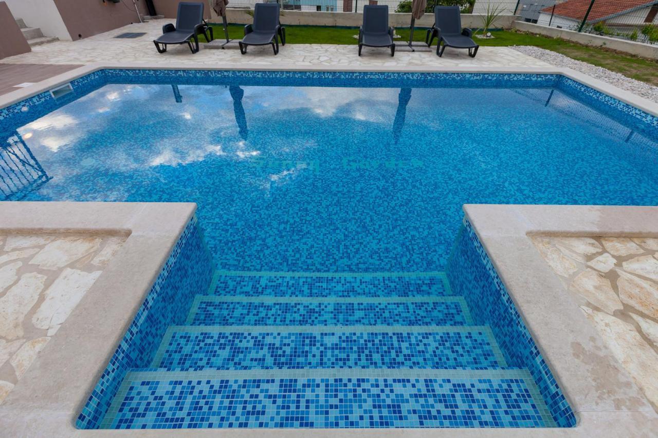 דירות ספליט Sunny Garden Adria מראה חיצוני תמונה