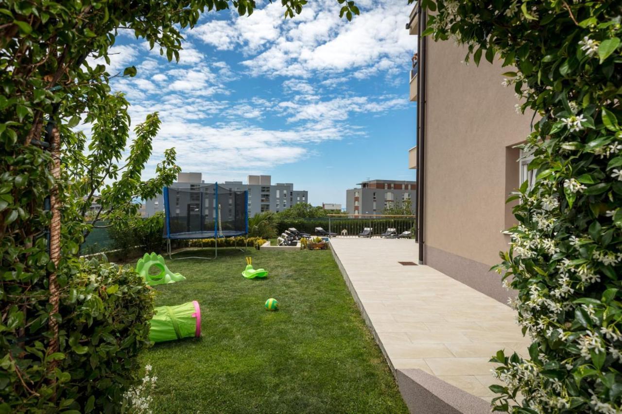 דירות ספליט Sunny Garden Adria מראה חיצוני תמונה