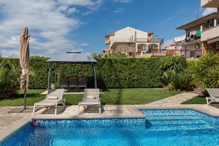 דירות ספליט Sunny Garden Adria מראה חיצוני תמונה