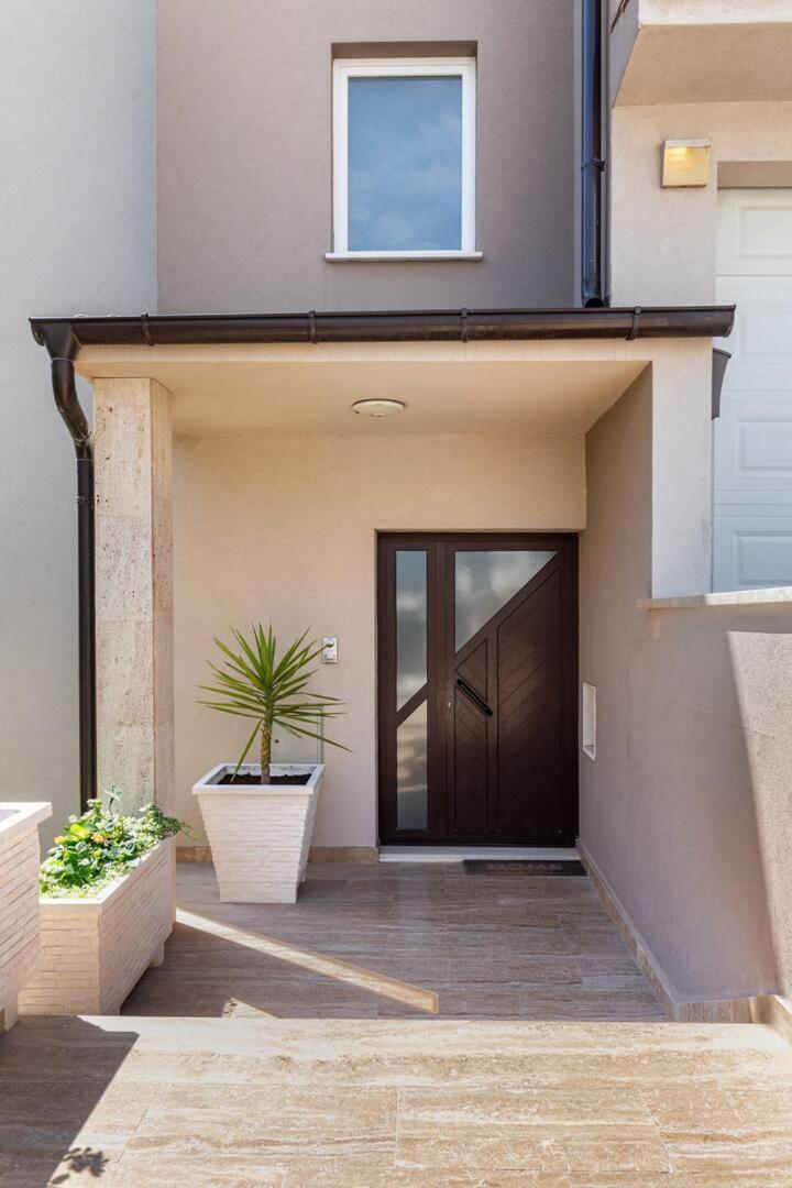 דירות ספליט Sunny Garden Adria מראה חיצוני תמונה